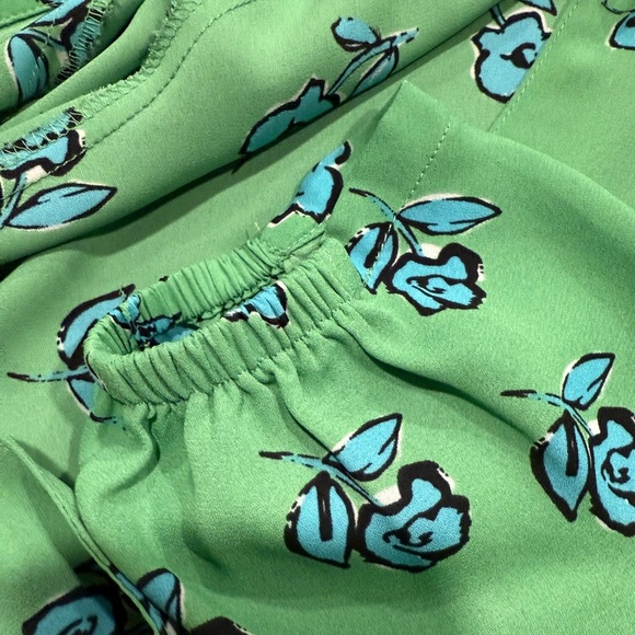 Cabi Floral Green Blouse - Picture 5 of 6